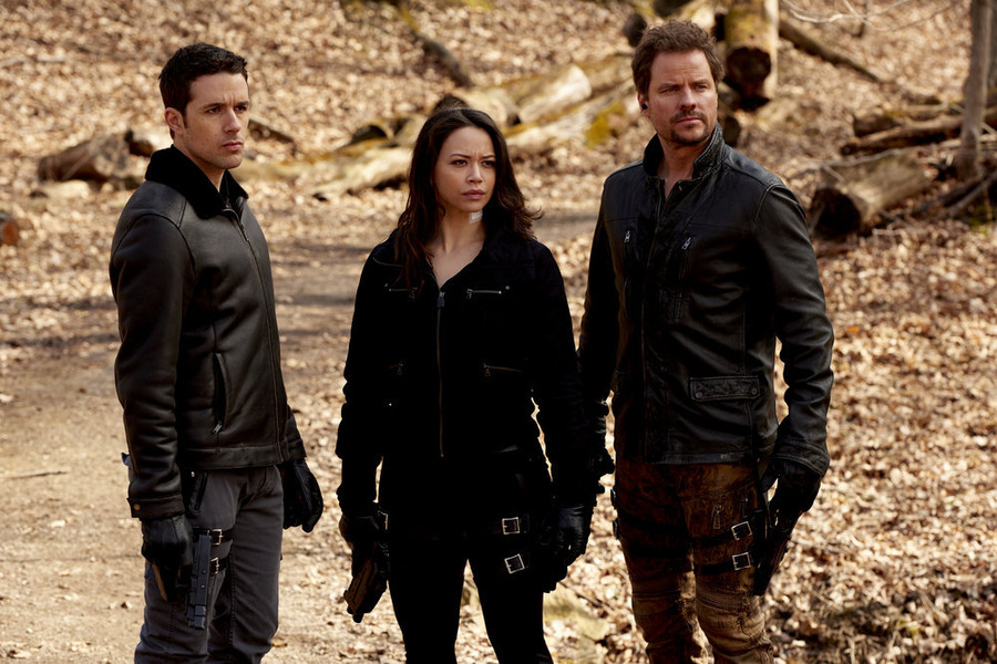 DARK MATTER -- "Episode Nine" Episode 109 -- Pictured: (l-r) Mark Bendavid as One, Melissa O'Neil as Two, Anthony Lemke as Three -- (Photo by: Steve Wilkie/Prodigy Pictures/Syfy)