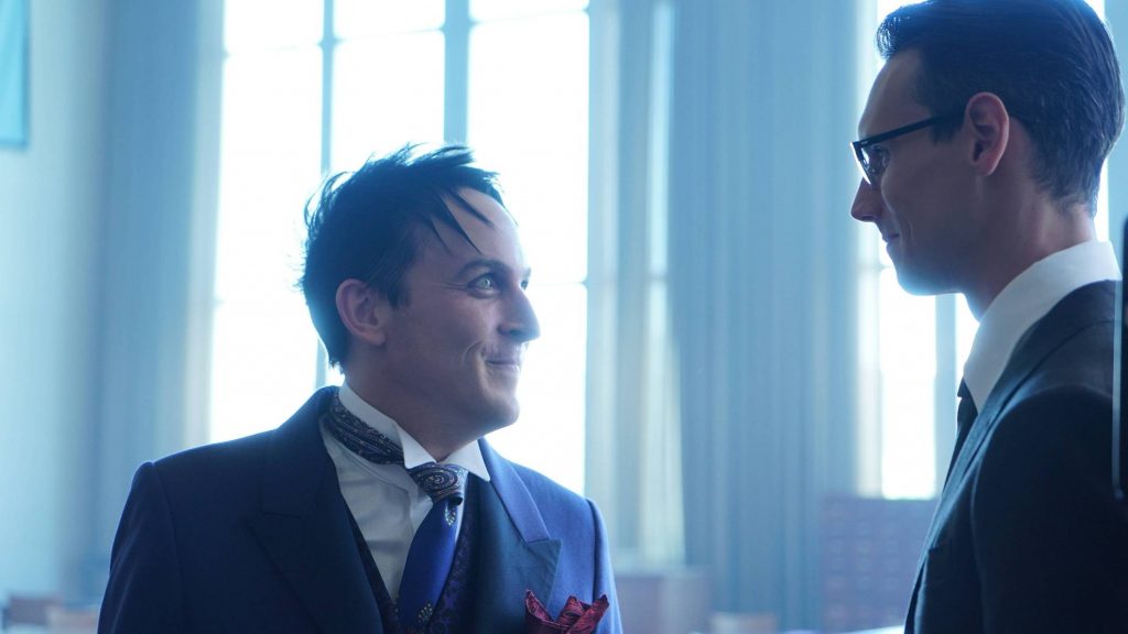 GOTHAM: L-R: Robin Lord Taylor and Cory Michael Smith in the ÒMad City: Follow the White RabbitÓ episode of GOTHAM airing Monday, Oct. 24 (8:00-9:01 PM ET/PT) on FOX. ©2016 Fox Broadcasting Co. Cr: Nicole Rivelli/FOX.