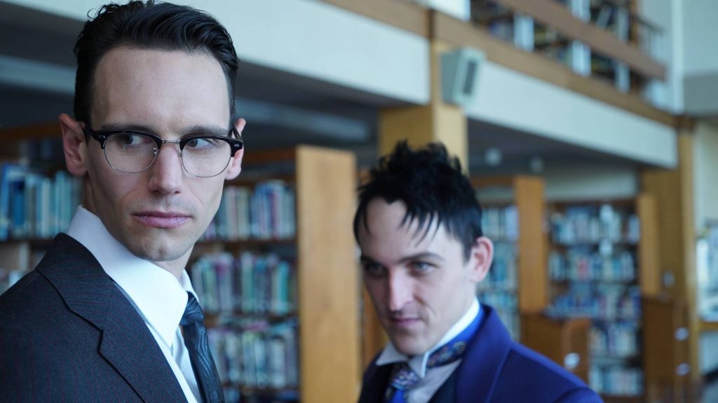 GOTHAM: R-L: Robin Lord Taylor and Cory Michael Smith in the ÒMad City: Follow the White RabbitÓ episode of GOTHAM airing Monday, Oct. 24 (8:00-9:01 PM ET/PT) on FOX. ©2016 Fox Broadcasting Co. Cr: Nicole Rivelli/FOX.