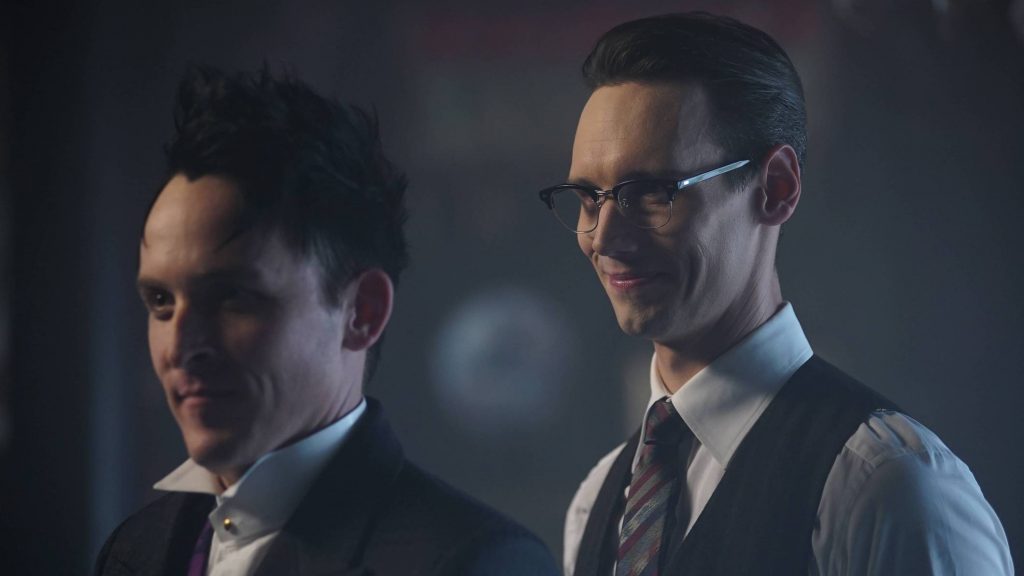 GOTHAM: R-L: Cory Michael Smith and Robin Lord Taylor in the ÒMad City: Red QueenÓ episode of GOTHAM airing Monday, Oct. 31 (8:00-9:01 PM ET/PT) on FOX. ©2016 Fox Broadcasting Co. Cr: Nicole Rivelli/FOX.