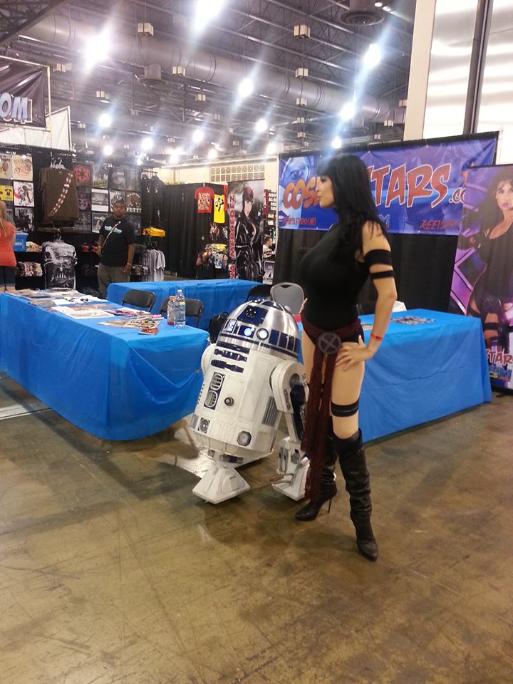 R2D2 with cosplayer