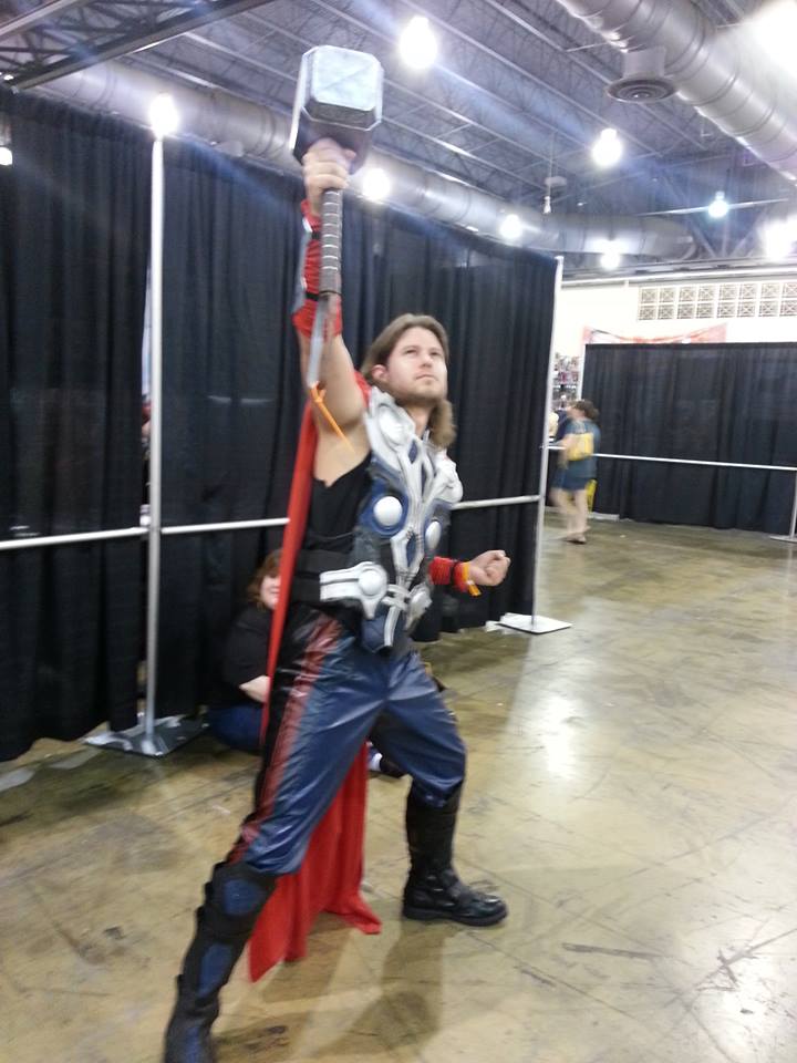 Thor cosplayer