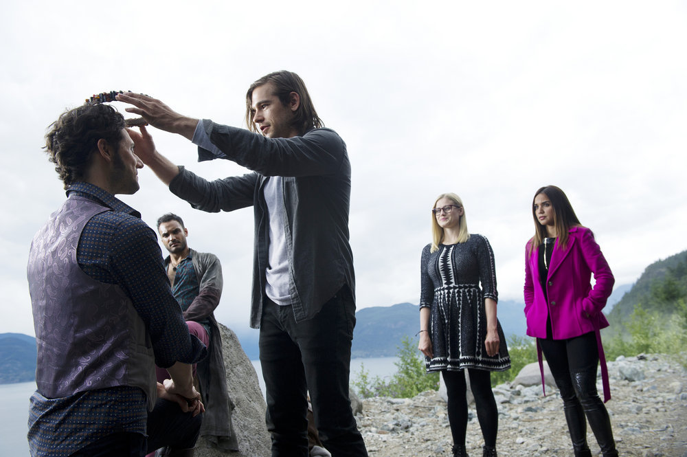 THE MAGICIANS -- "Night of Crowns" Episode 201 -- Pictured: (l-r) Hale Appleman as Eliot, Arjun Gupta as Penny, Jason Ralph as Quentin, Olivia Taylor Dudley as Alice, Summer Bishil as Margo -- (Photo by: Carole Segal/Syfy)